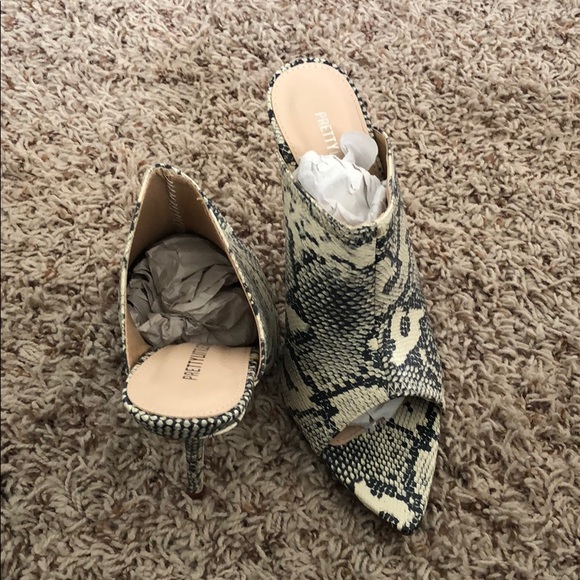 Snake Print Mule - Picture 1 of 3